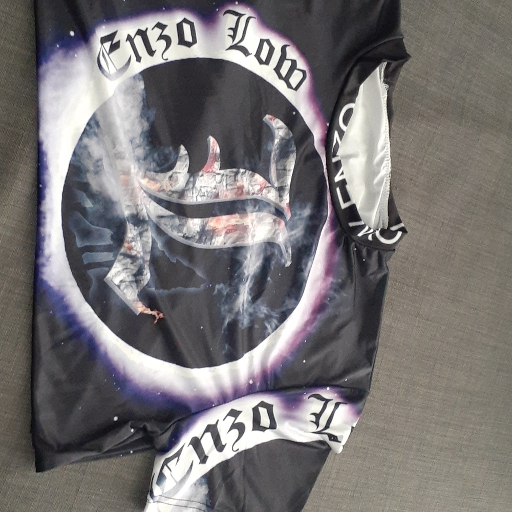 LOW ENZO workout shirts. COMFORTABLE (Stretches!!)